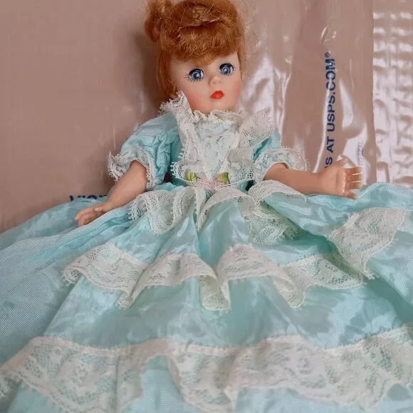 VINTAGE Madam Alexander Portrettes Iris Doll - Picture 6 of 8